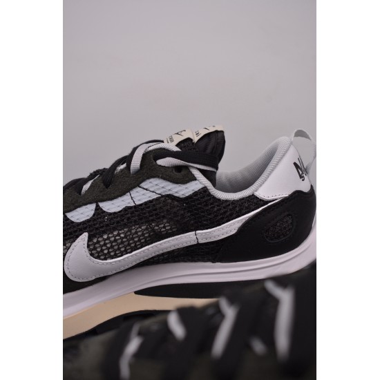 (Free Shipping)Nike Vaporwaffle sacai Black White CV1363-001