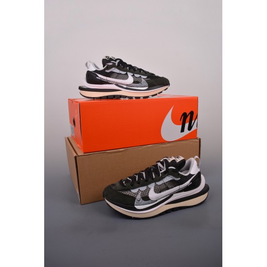 (Free Shipping)Nike Vaporwaffle sacai Black White CV1363-001