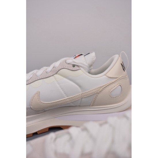 (Free Shipping)Nike Vaporwaffle Sacai Sail Gum DD1875-100