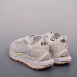 (Free Shipping)Nike Vaporwaffle Sacai Sail Gum DD1875-100