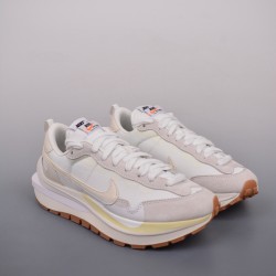 (Free Shipping)Nike Vaporwaffle Sacai Sail Gum DD1875-100